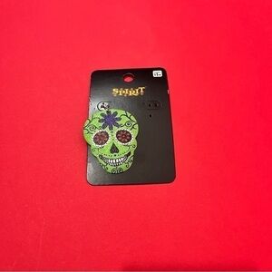 Green sugar skull earring 🖤💚​​​​​​​​​​​​​​​​​​​​​​​